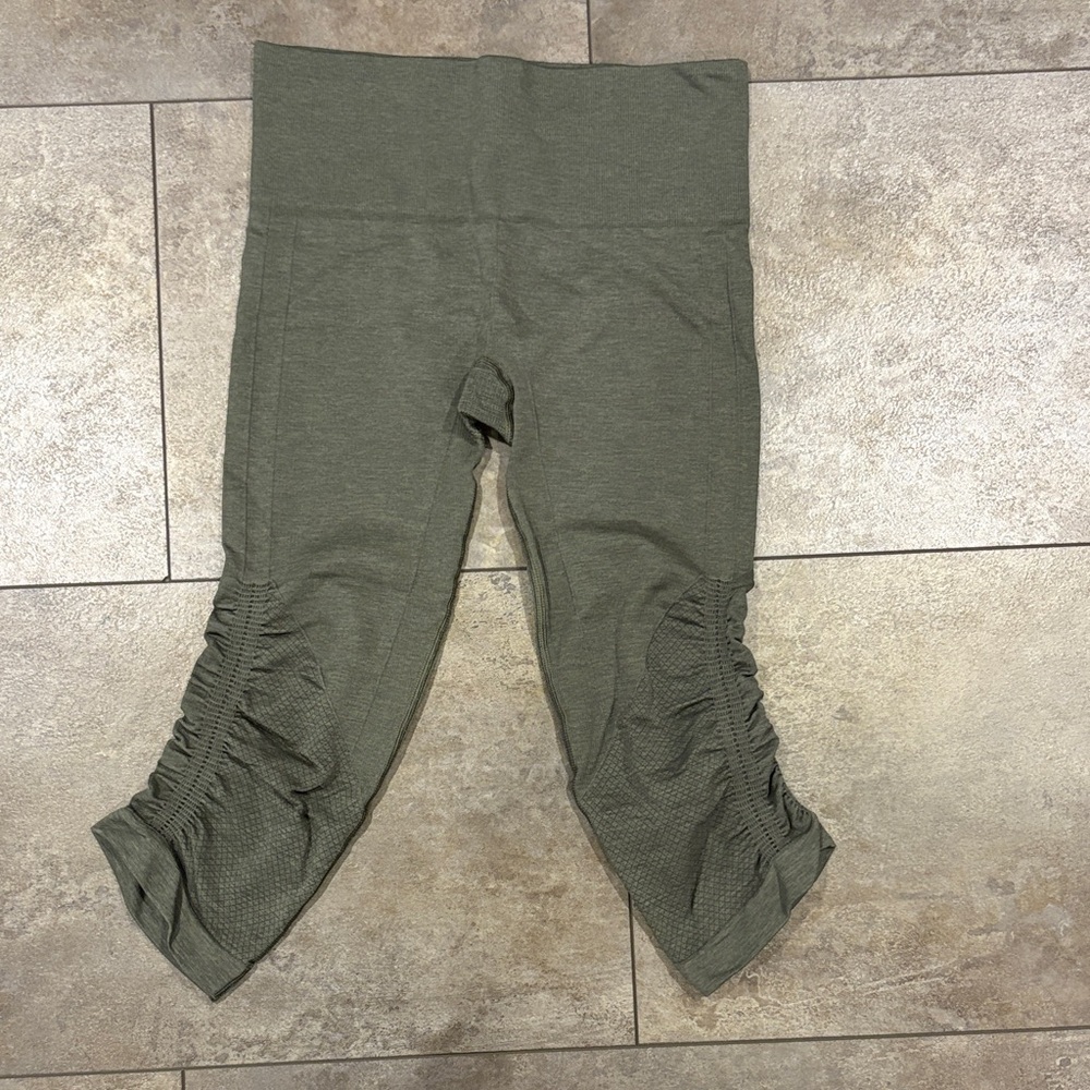 Lululemon Women’s Olive Green Ruched Leggings